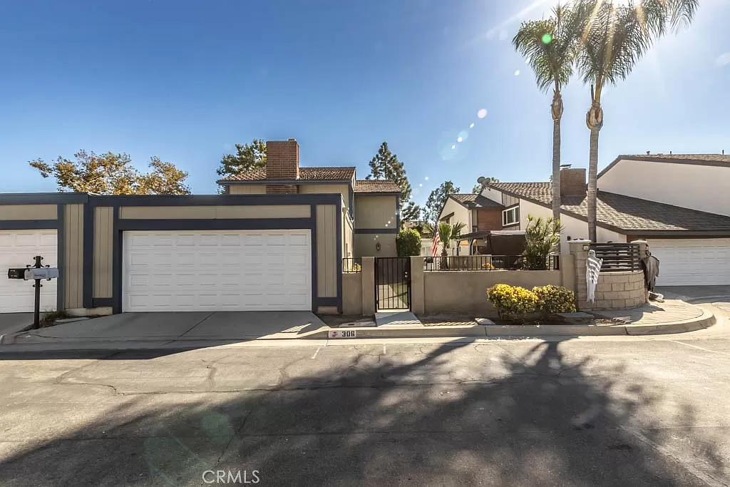 306 Dolores Cir #1