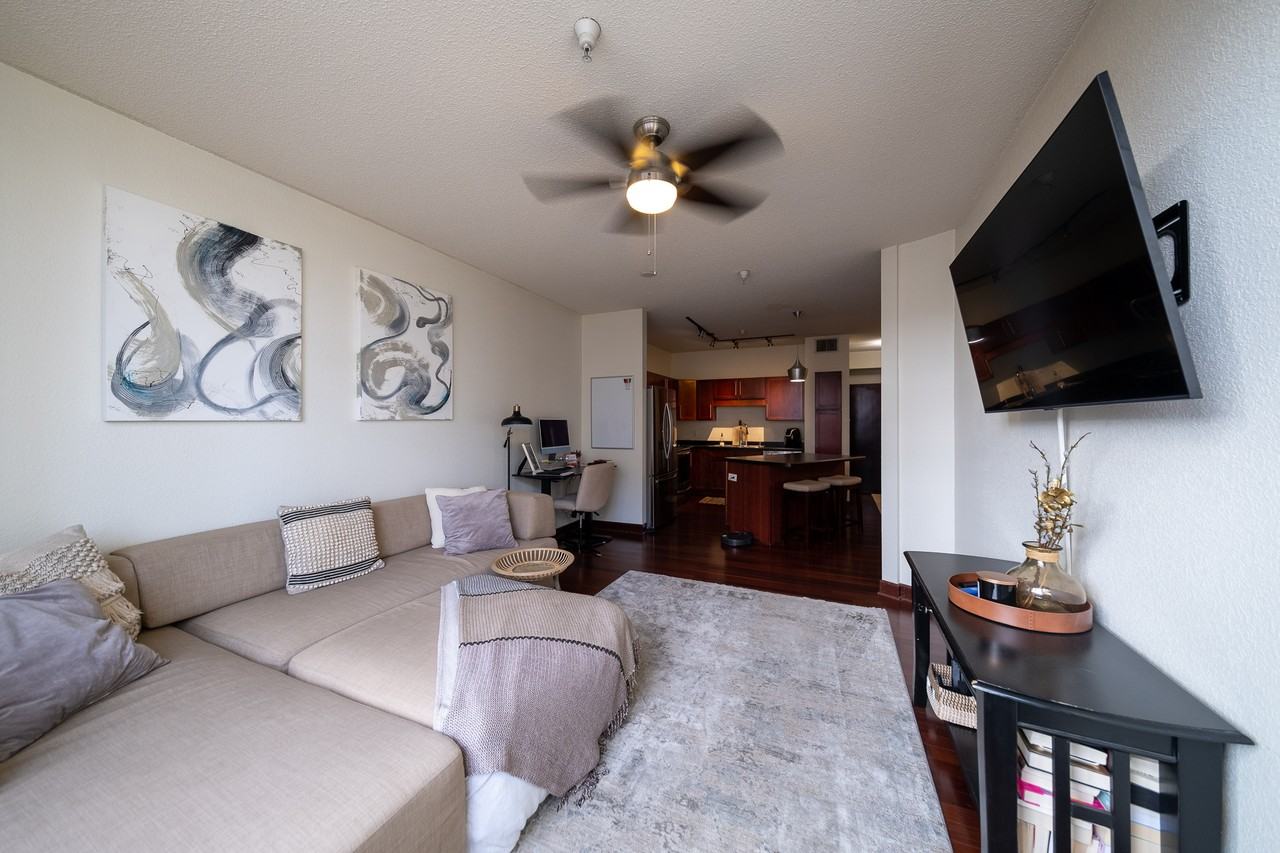 310 E 18th St #202 - Photo 5 of 20