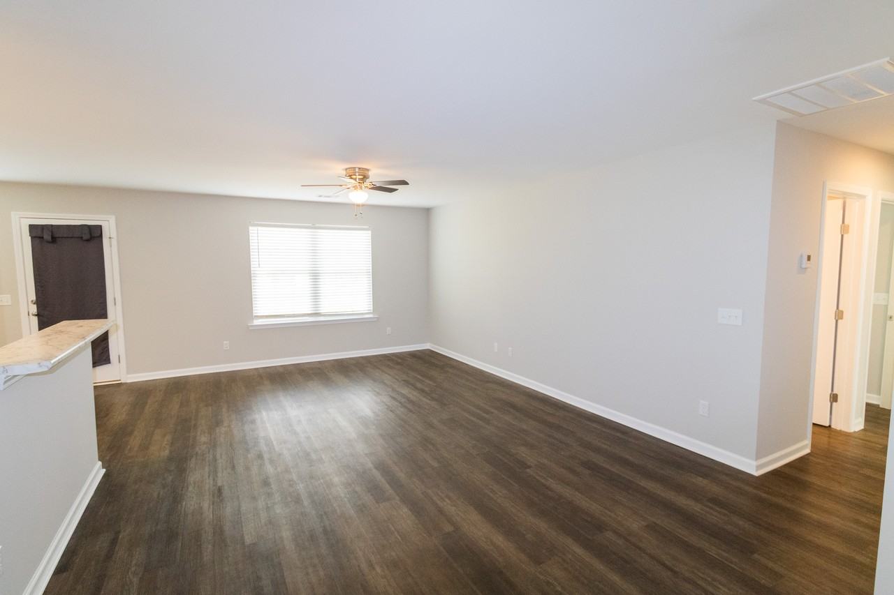 152 Callaway Cres #1 - Photo 3 of 15