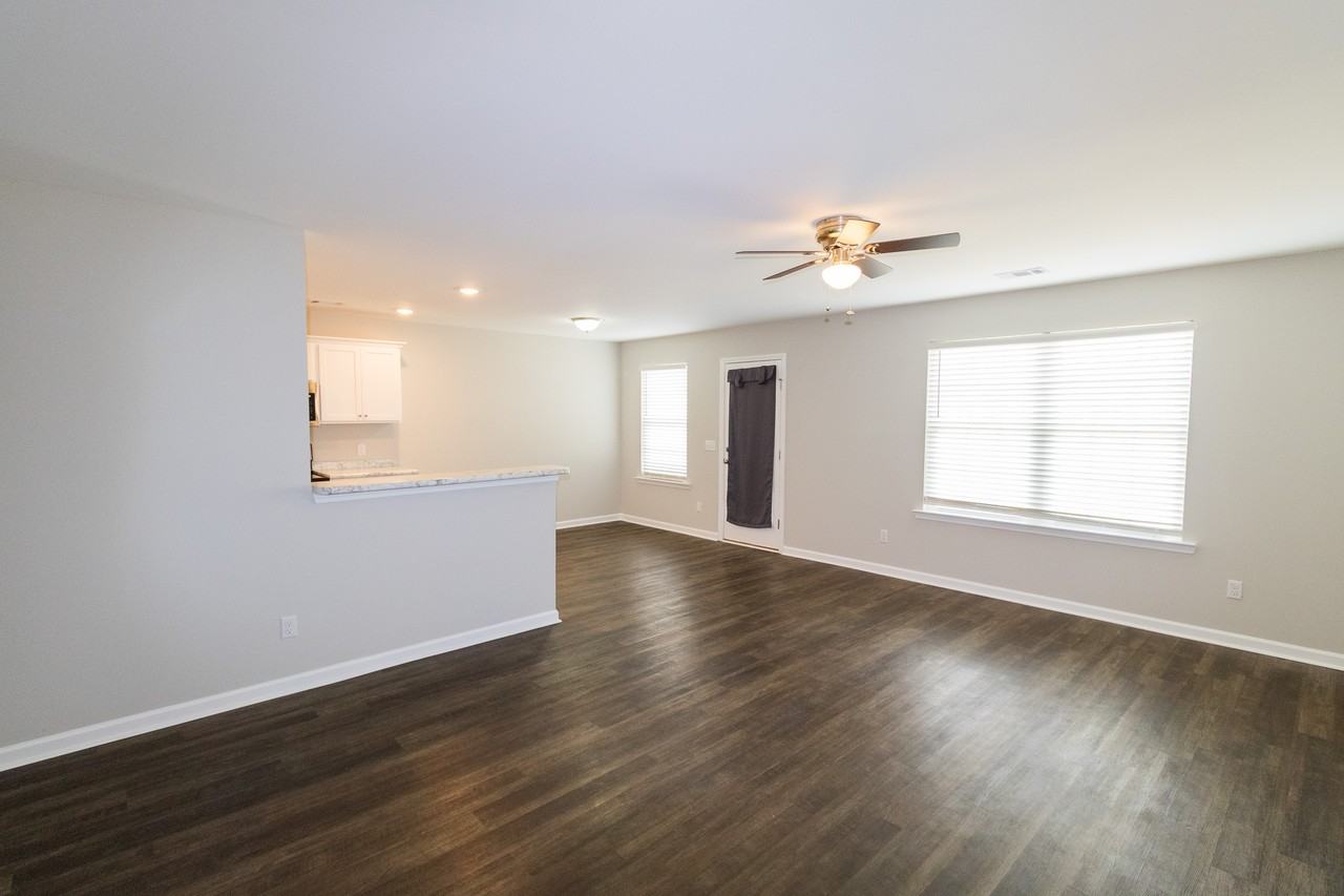 152 Callaway Cres #1 - Photo 4 of 15