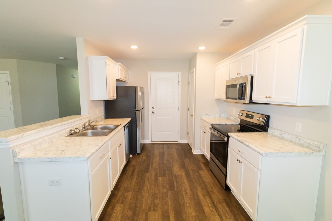 152 Callaway Cres #1 - Photo 5 of 15