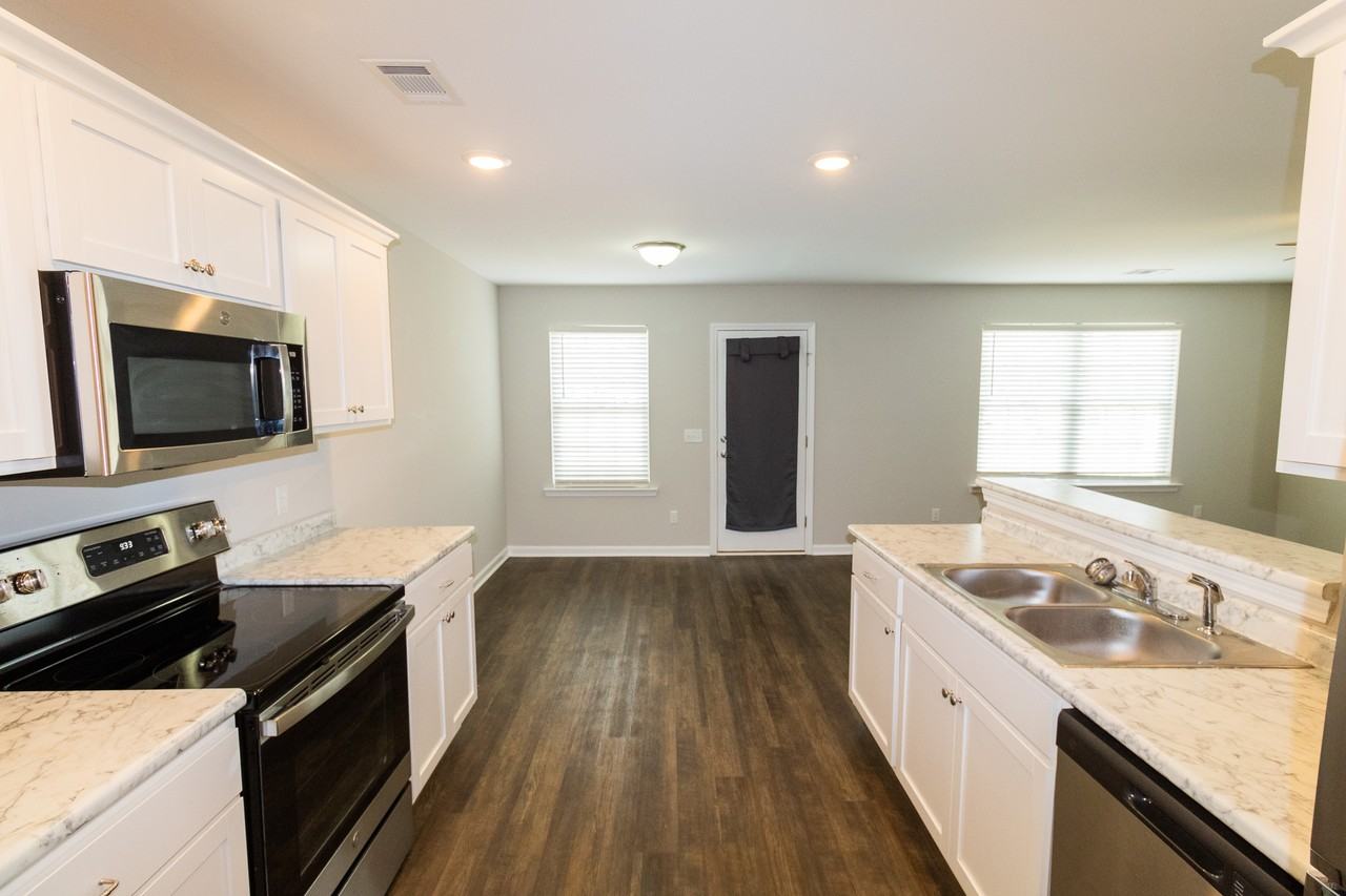 152 Callaway Cres #1 - Photo 6 of 15