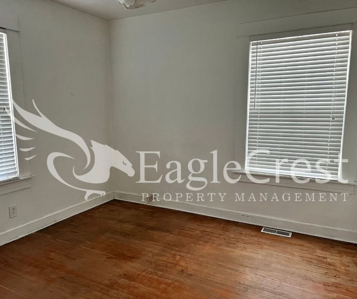 613 Locust St - Photo 7 of 21