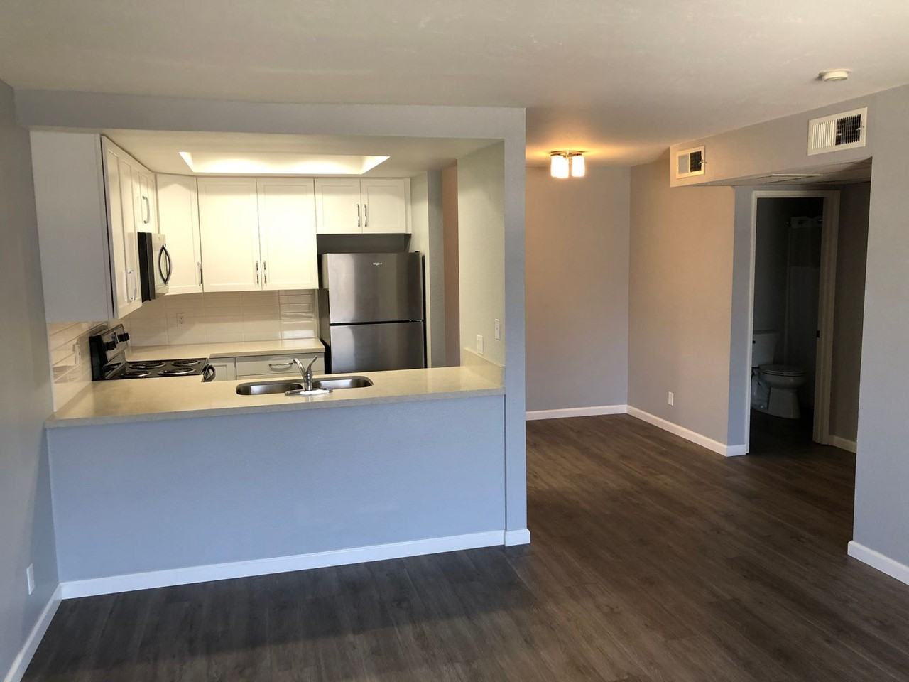 Reed and Brooke Apartments - Photo 4 of 42