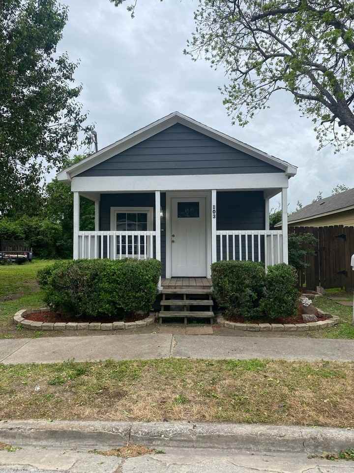 103 E Sterling St - Photo 2 of 16