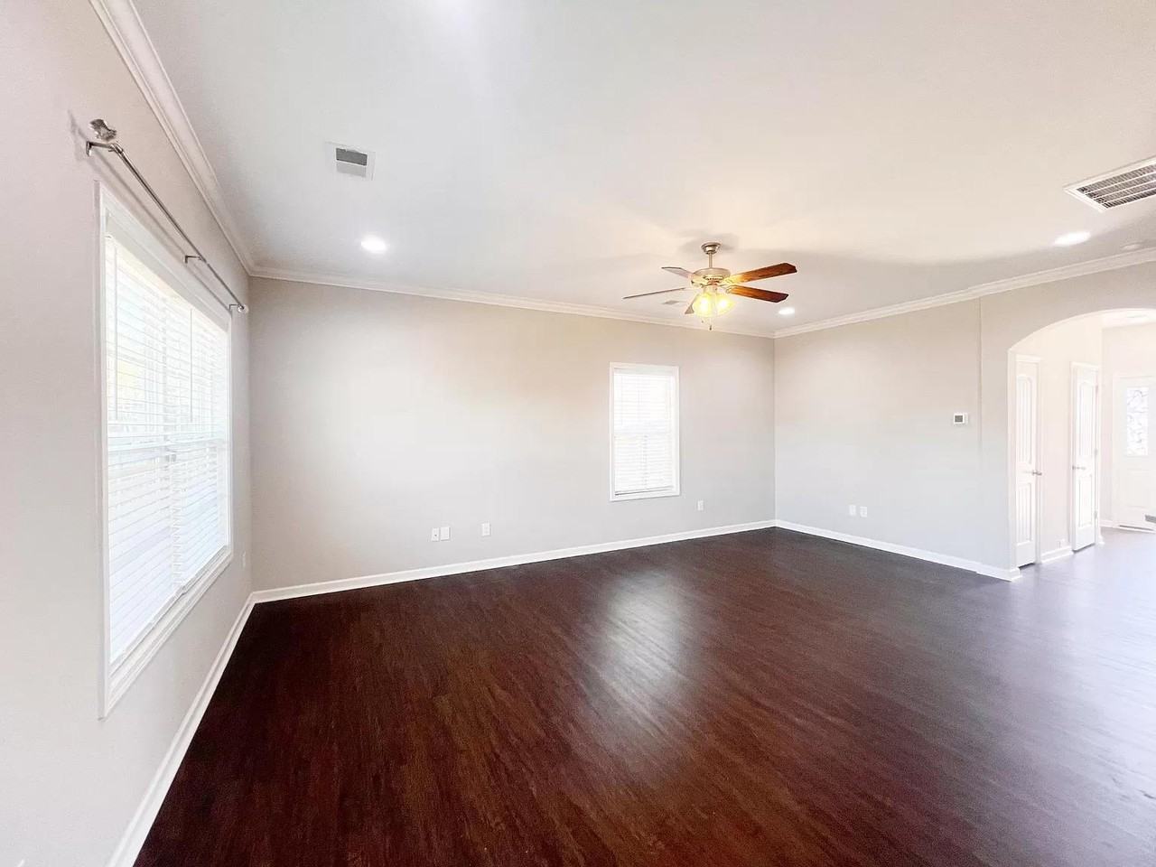 705 Camberwell Rd #1 - Photo 4 of 28