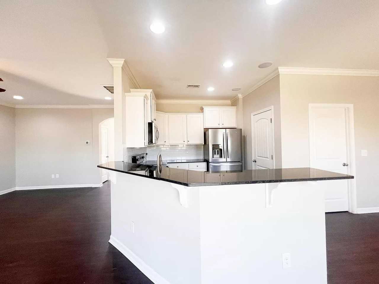 705 Camberwell Rd #1 - Photo 5 of 28