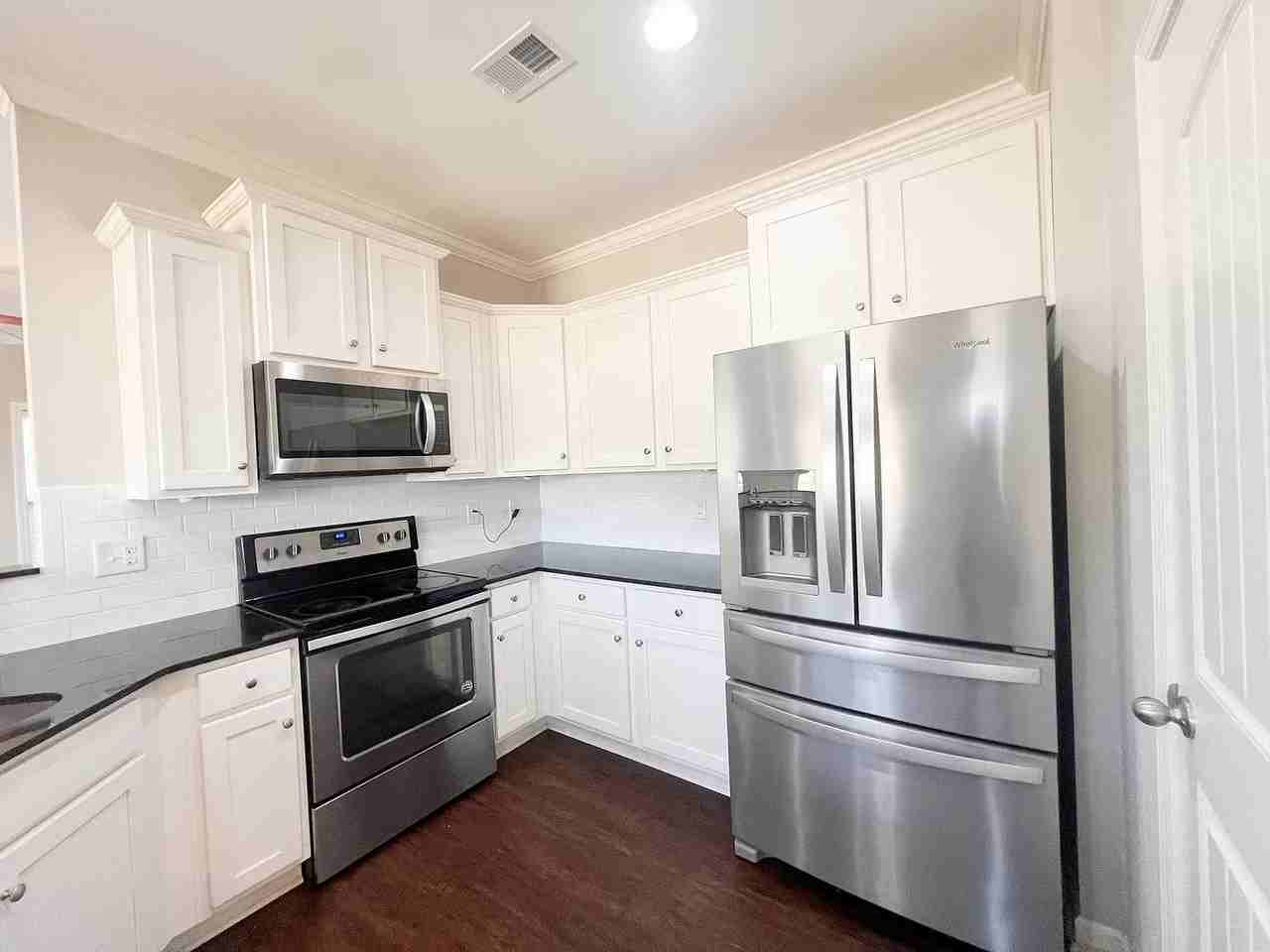 705 Camberwell Rd #1 - Photo 7 of 28