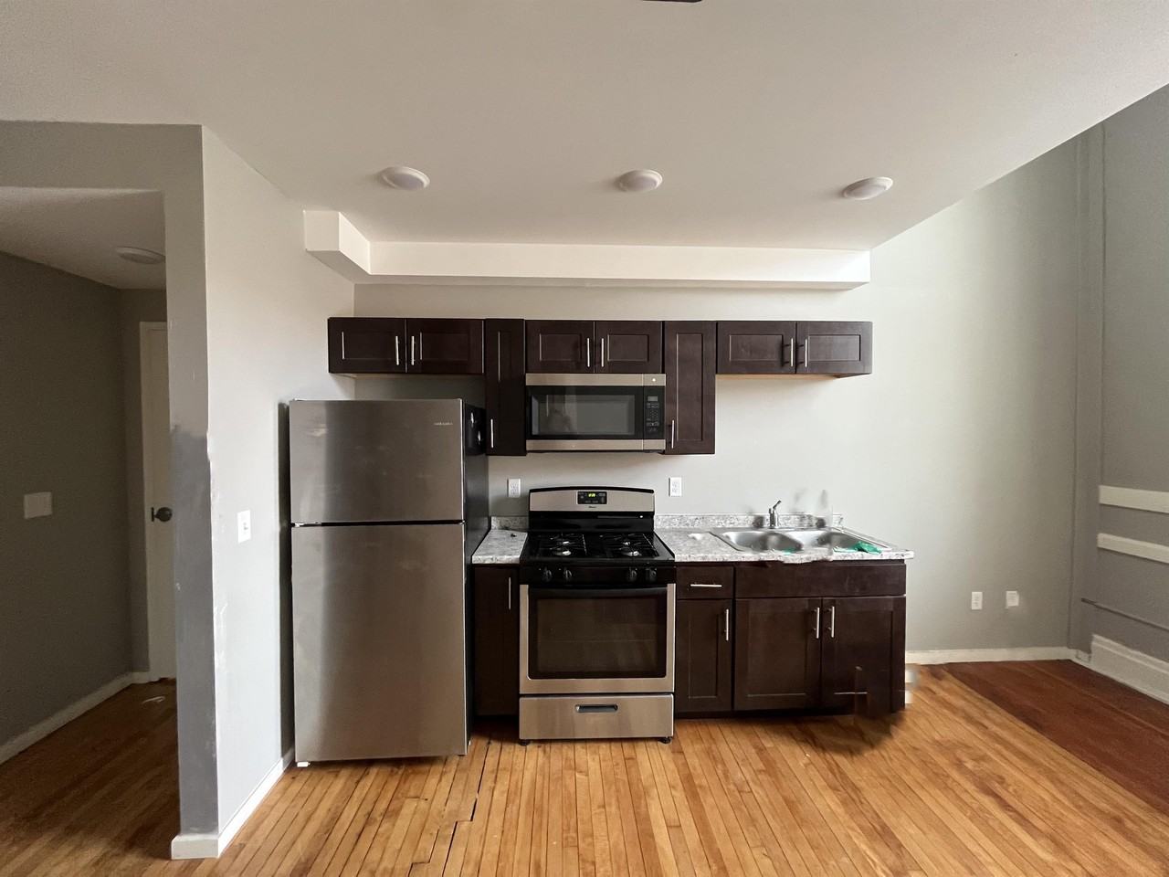 421 Brady St #10 - Photo 3 of 12