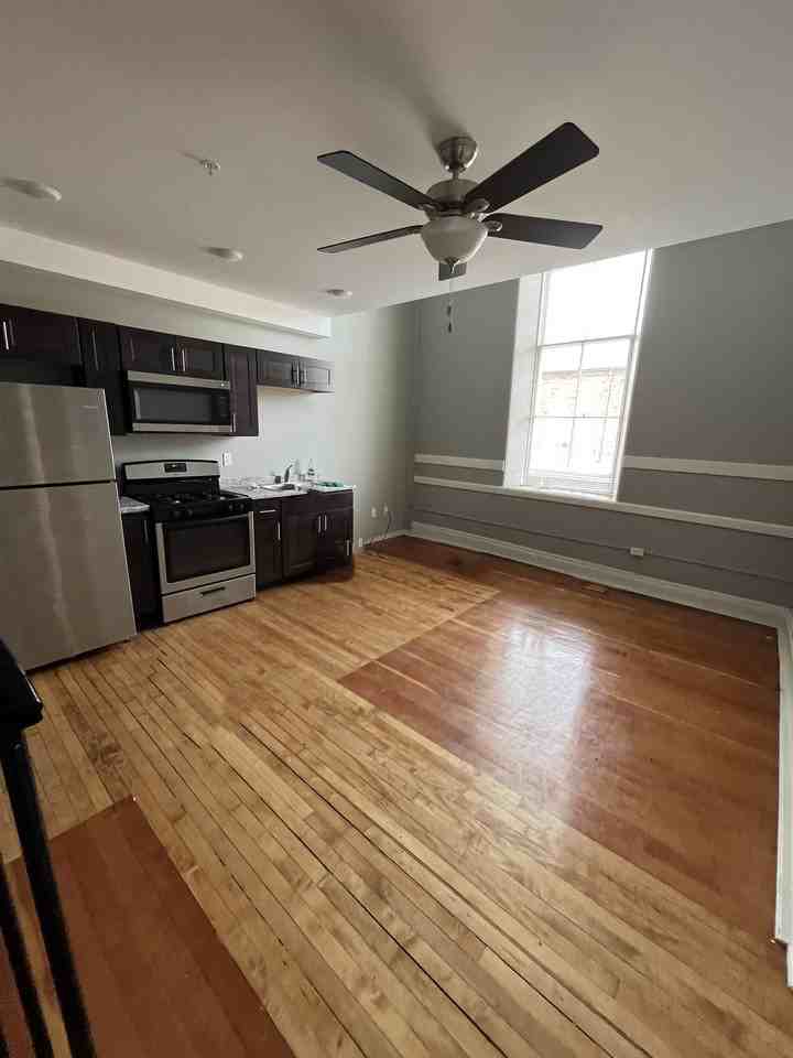 421 Brady St #10 - Photo 4 of 12