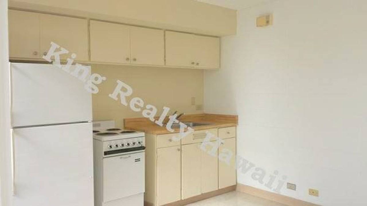 VERY CLEAN Studios / 1 bath w/full kitchen EXCELLENT LOCATION!Must See! - Photo 2 of 7