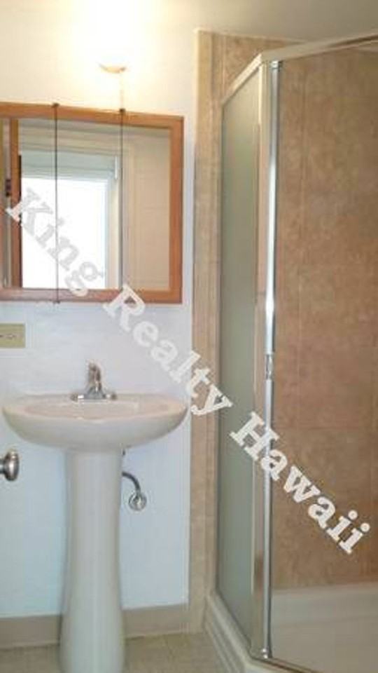 VERY CLEAN Studios / 1 bath w/full kitchen EXCELLENT LOCATION!Must See! - Photo 5 of 7
