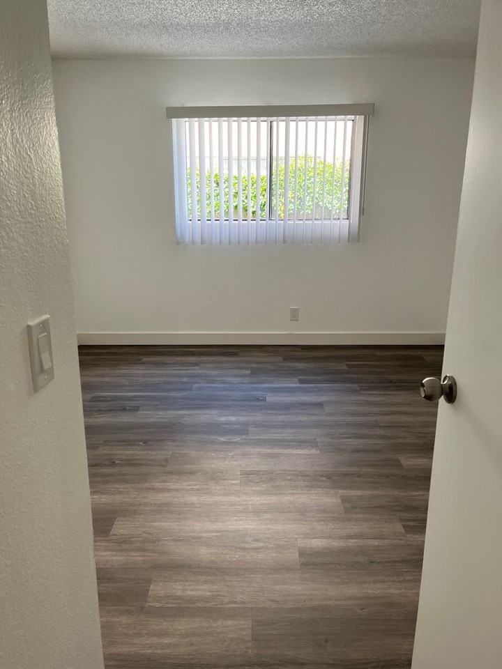 7320 Hazeltine Avenue - Photo 4 of 14