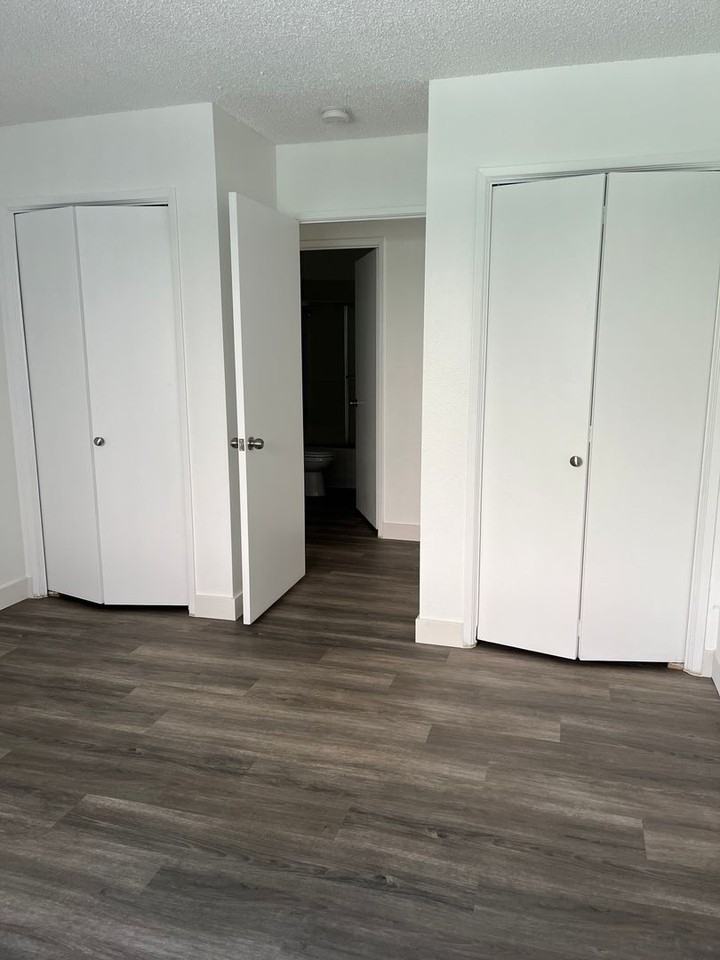 7320 Hazeltine Avenue - Photo 6 of 14