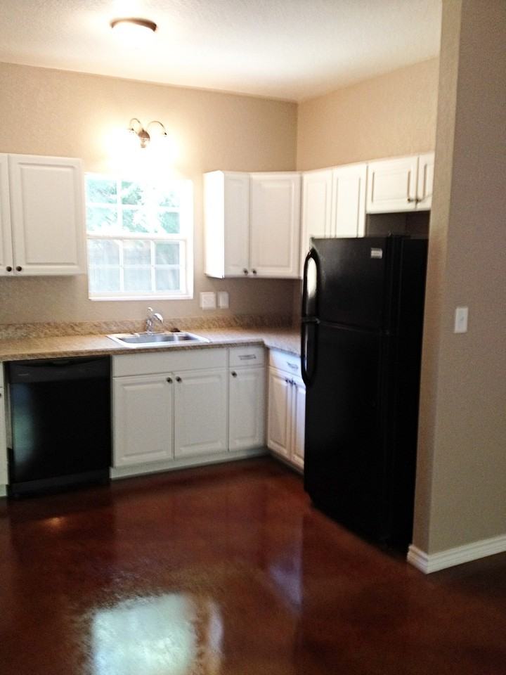 1080 West Oak Street - Photo 2 of 10