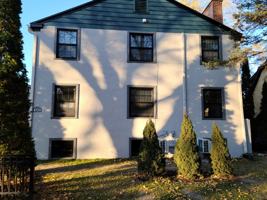 featured image of 822 W Lakeside St