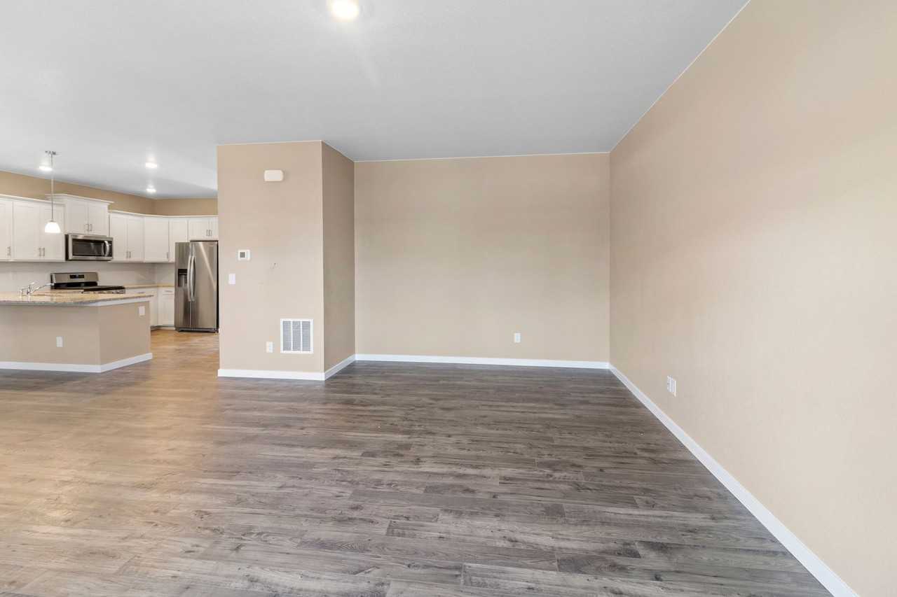 827 N Quatar St - Photo 5 of 26