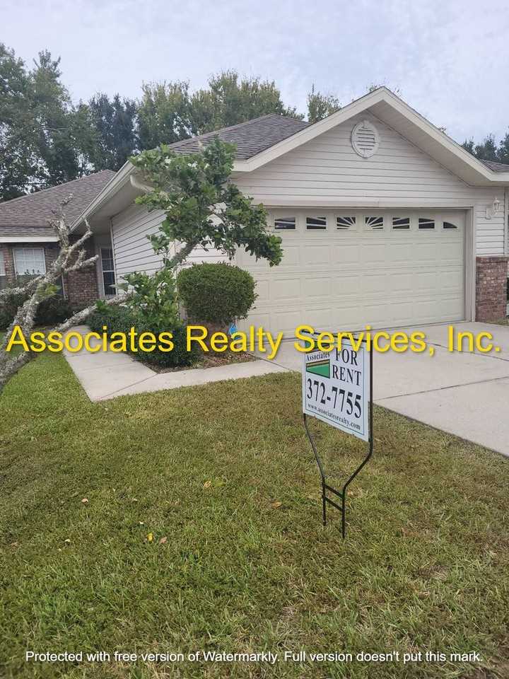 4840 Nw 78th Rd - Photo 2 of 16