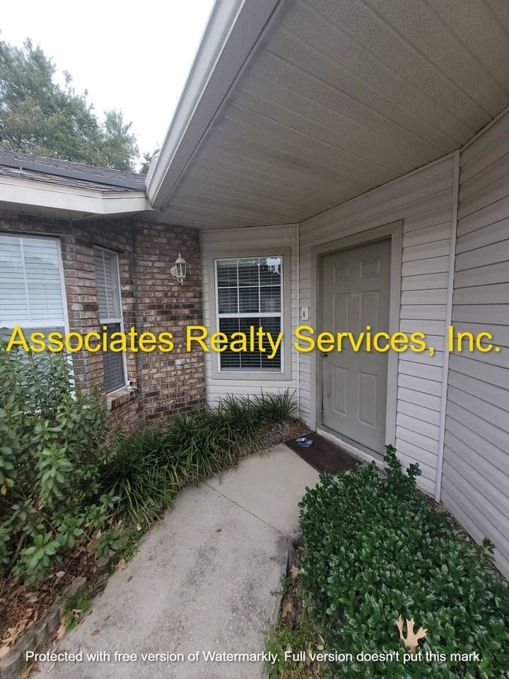4840 Nw 78th Rd - Photo 3 of 16