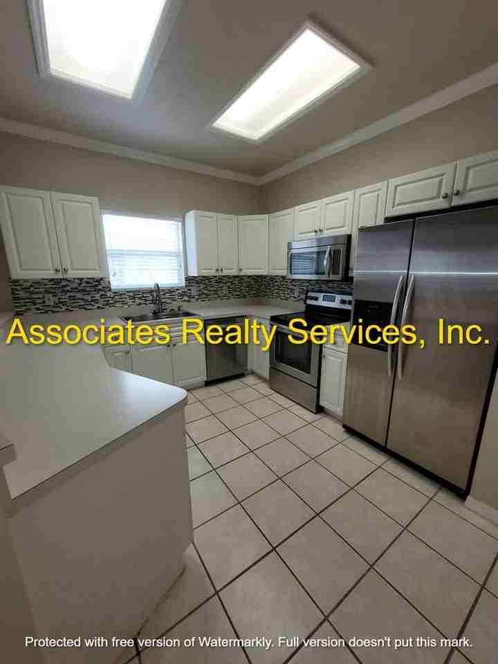 4840 Nw 78th Rd - Photo 4 of 16