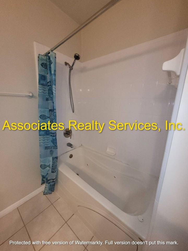 4840 Nw 78th Rd - Photo 6 of 16