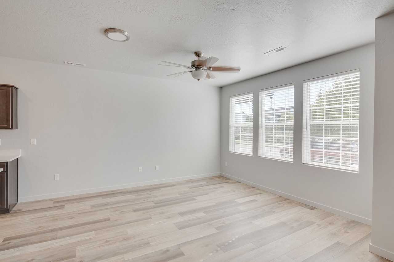 11223 W Knightsbridge Ct - Photo 3 of 22