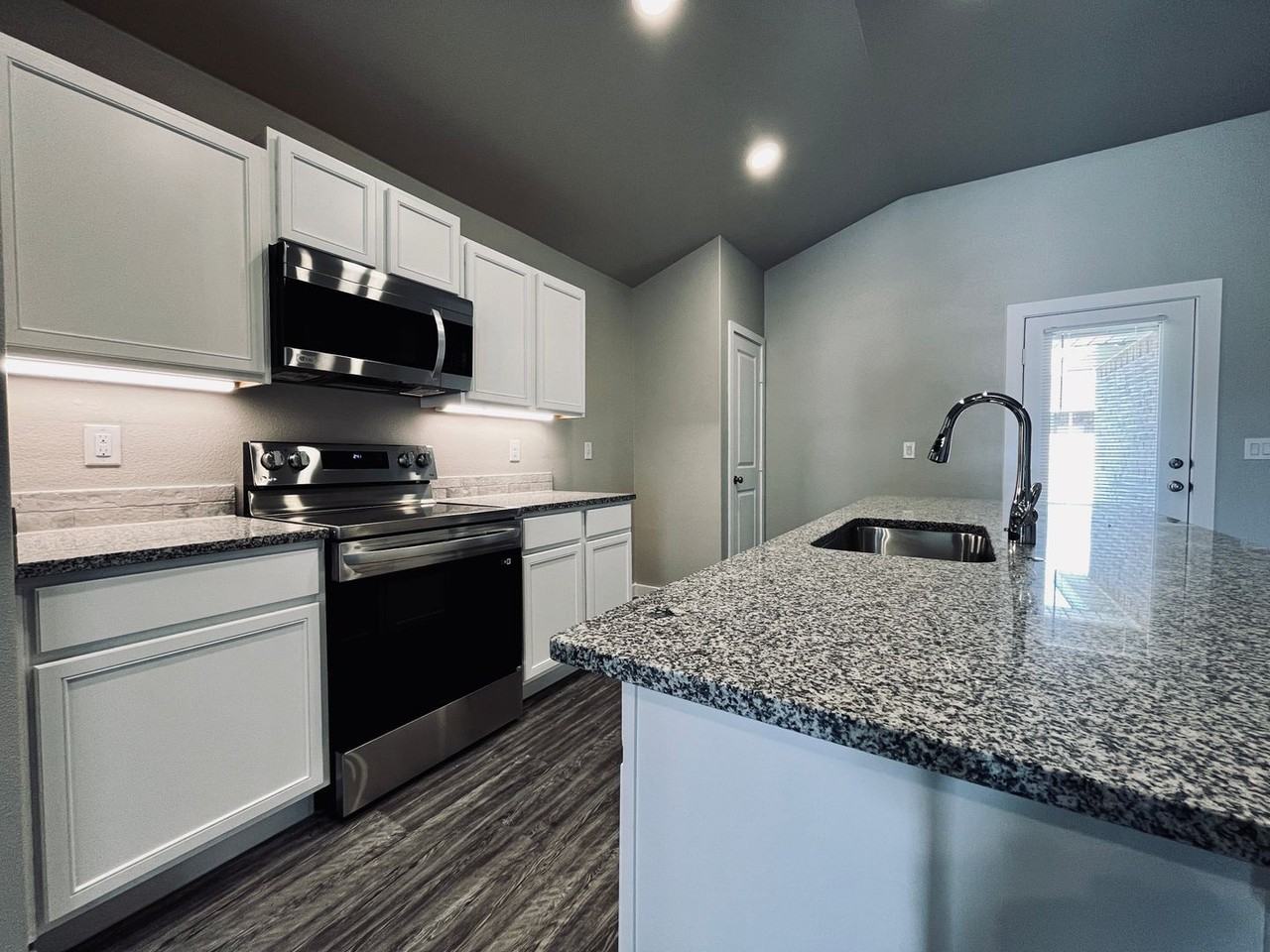 3220 Aberdeen Ave - Photo 5 of 18
