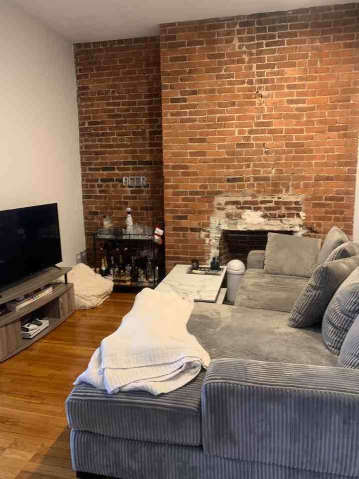 7 Gorham St - Photo 4 of 6