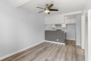 featured image of 533 E 11th St