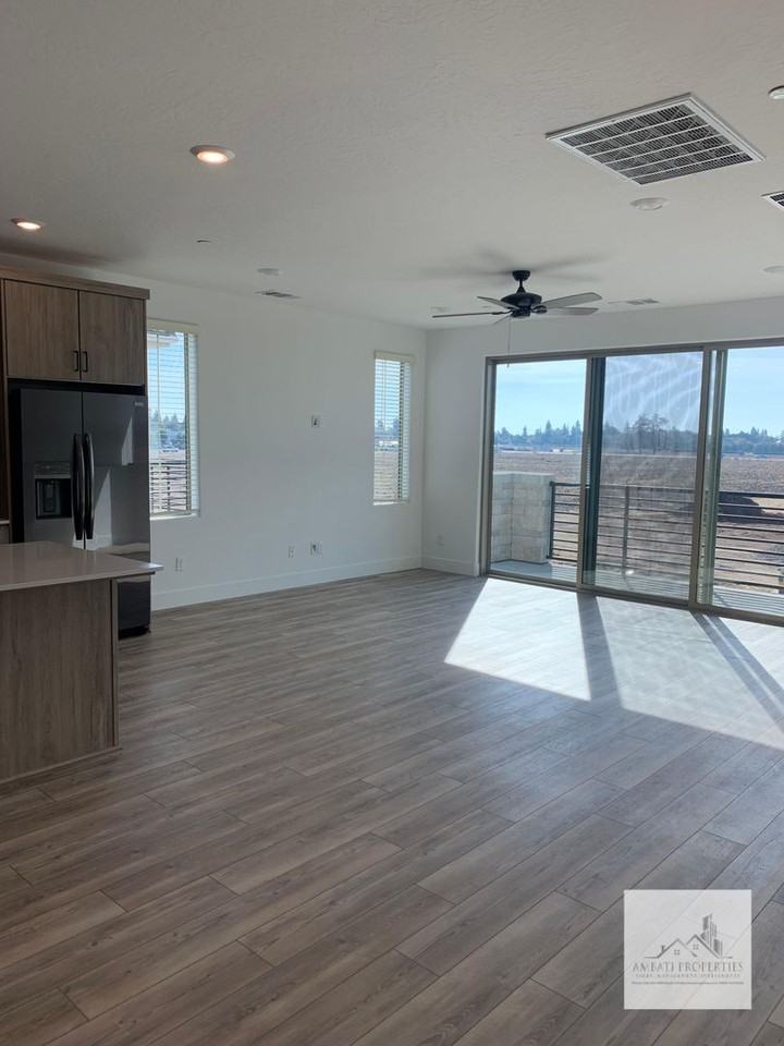 490 W Mahogany Ln - Photo 4 of 47