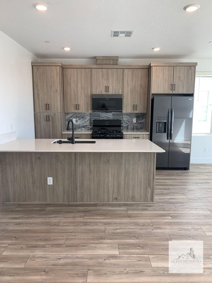 490 W Mahogany Ln - Photo 6 of 47