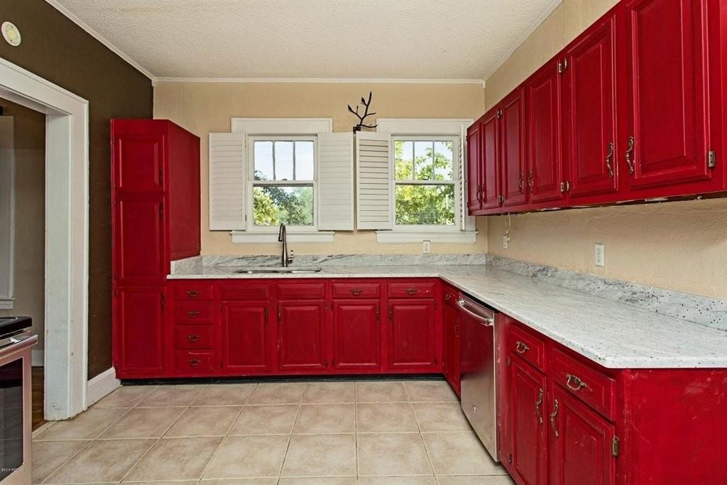 1211 Hollywood Ave - Photo 3 of 19