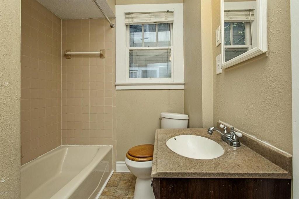 1211 Hollywood Ave - Photo 6 of 19