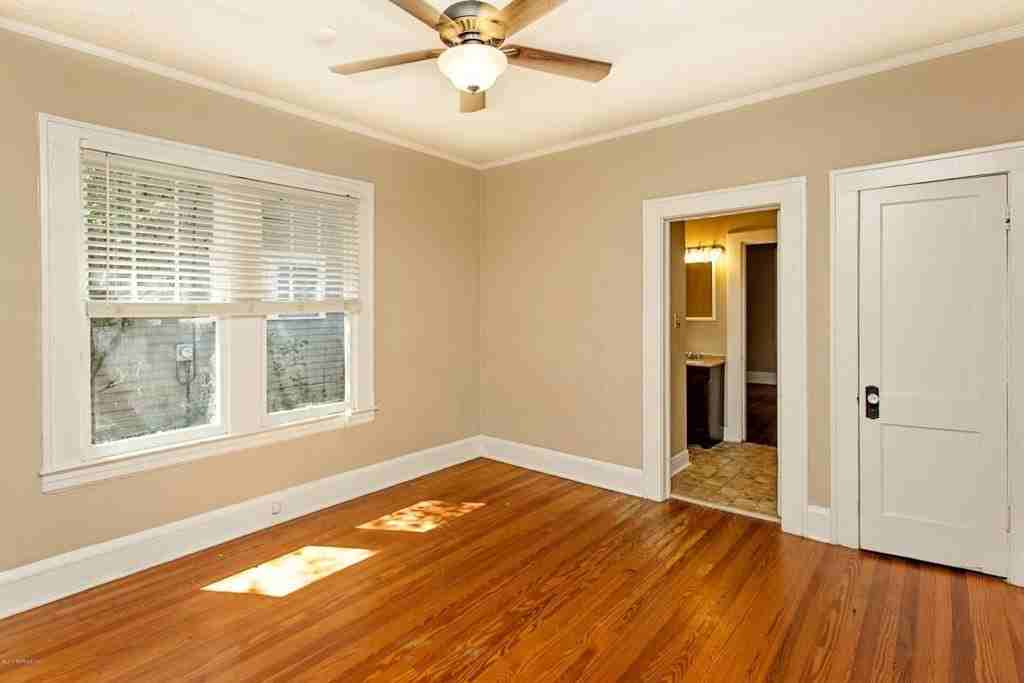 1211 Hollywood Ave - Photo 7 of 19