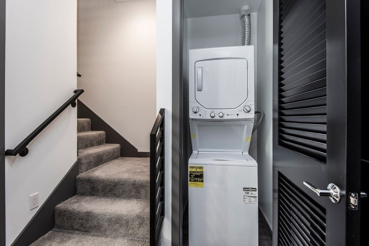 Come home to Modern Townhouse in Culver City! - Photo 7 of 11