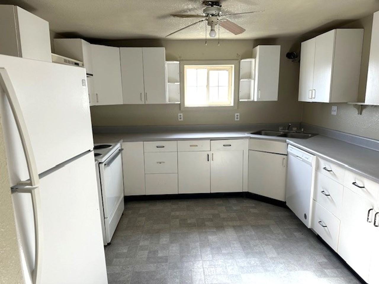 448 Westcliff Dr - Photo 4 of 10