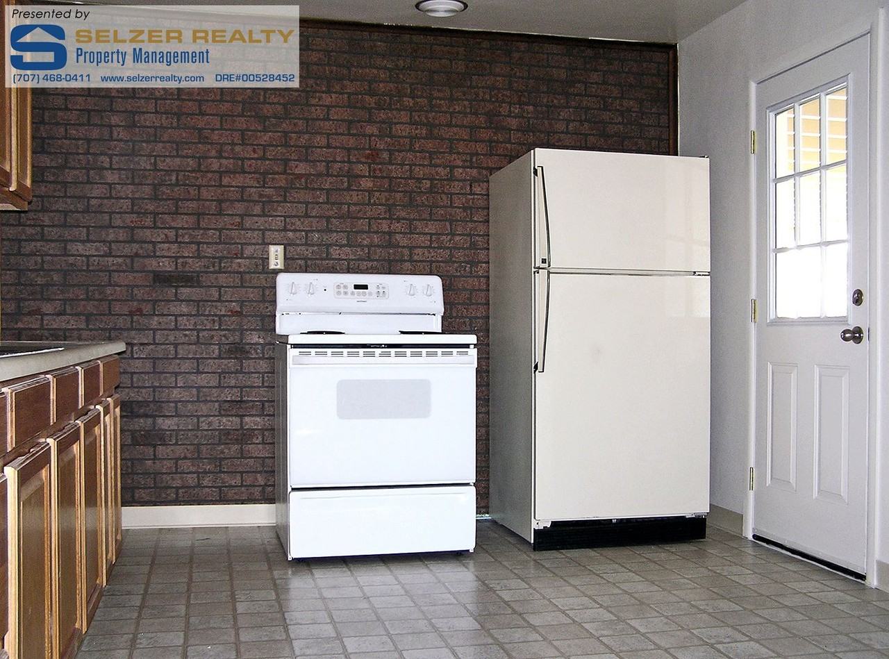 1615 S Dora St - Photo 4 of 11