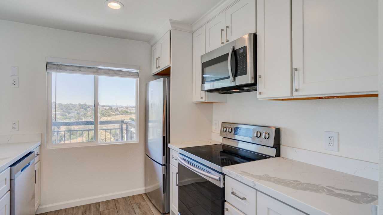 Edgewater Apartments - Photo 5 of 50