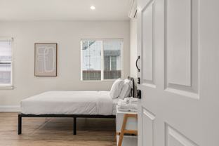 A 5 bedroom, 3 bathroom apartment with common areas and a fully functional kitchen at 1738 Kelton Ave. - Photo 1 of 1