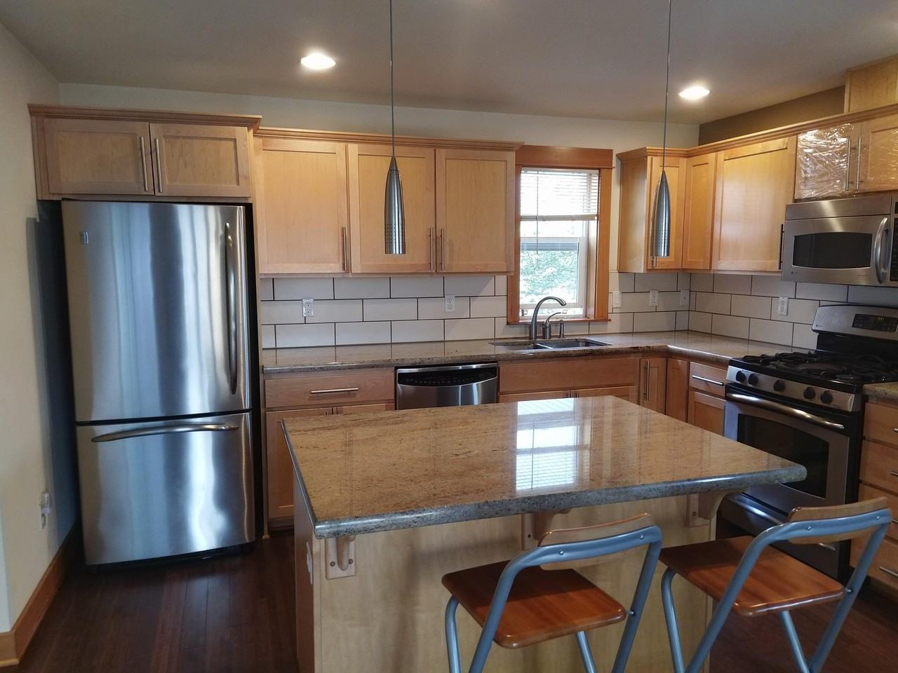 4517 8th Ave Ne #A - Photo 7 of 20