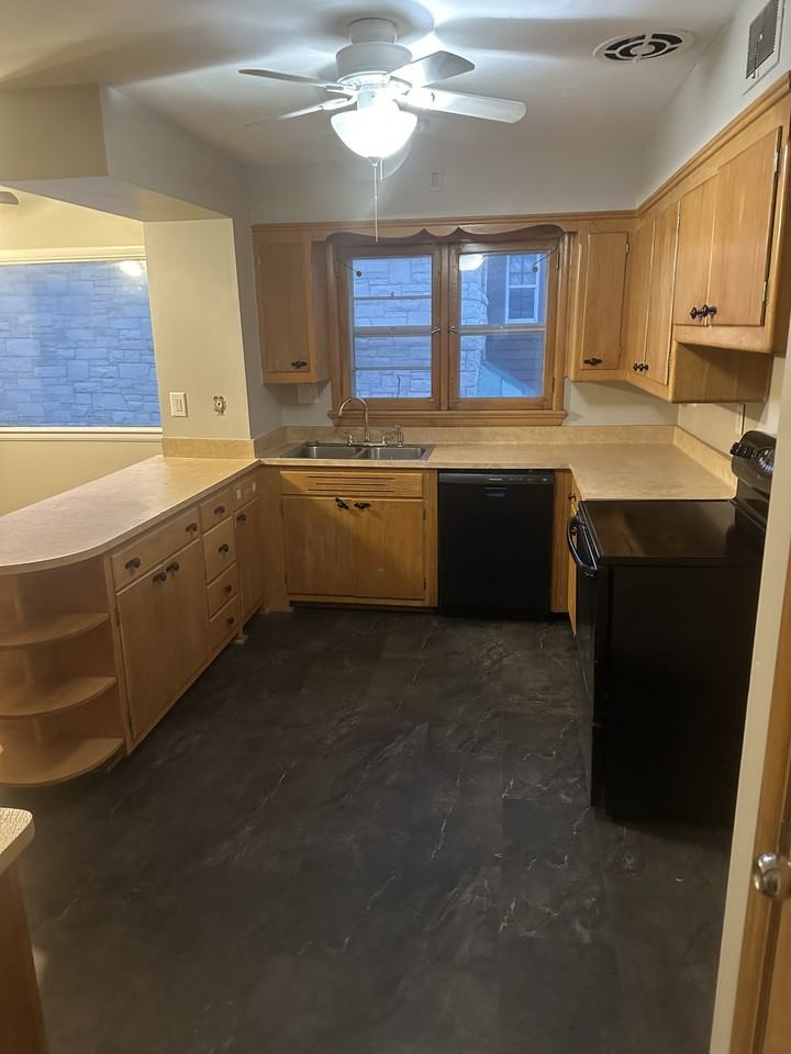 3423 N Sherman Blvd - Photo 2 of 17