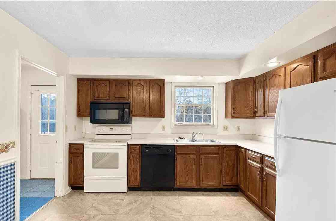 126 Upshur Dr #NA - Photo 5 of 10