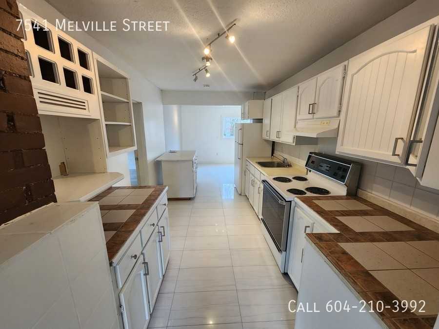 7541 Melville St - Photo 2 of 12