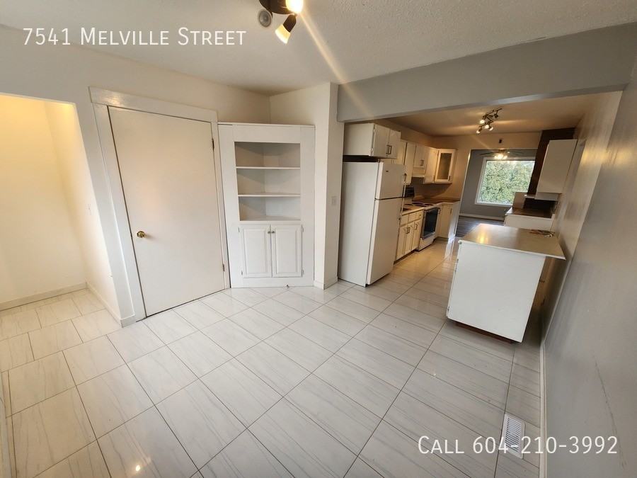7541 Melville St - Photo 3 of 12