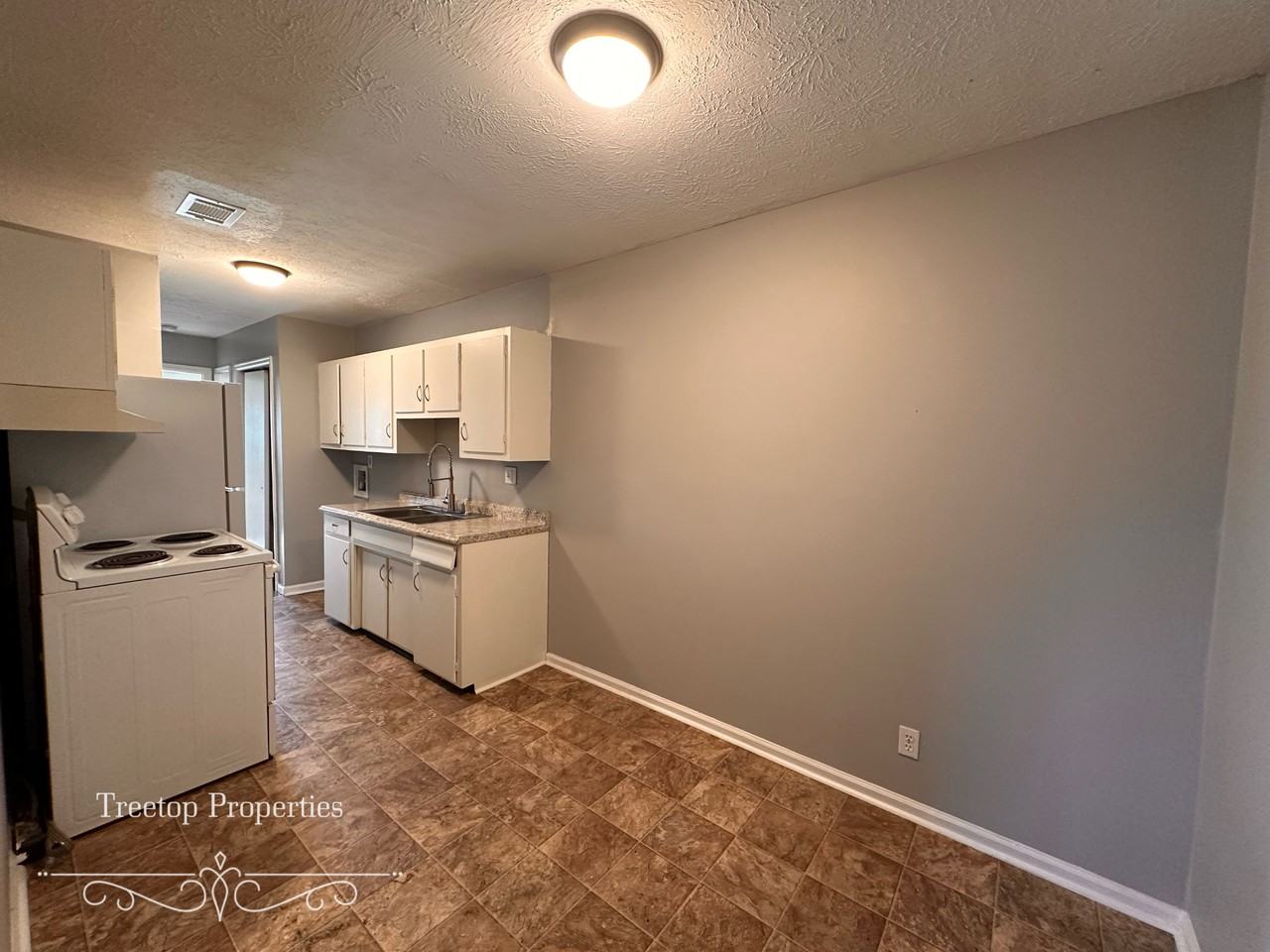 1345 Royalty Ct #8 - Photo 5 of 10