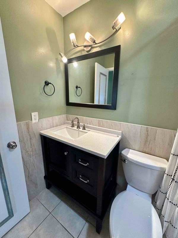 955 Schumann Dr - Photo 3 of 14