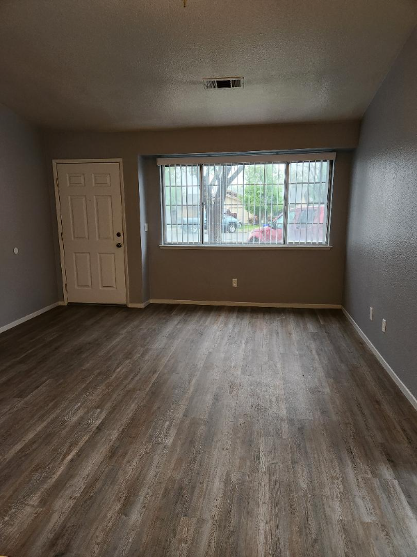 325 Springville Ct Apt B - Photo 6 of 12