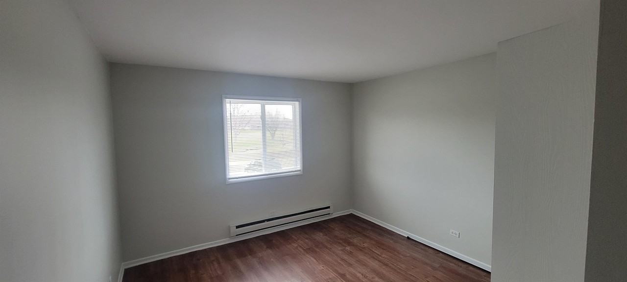 1029 Shagbark Court - Photo 2 of 4