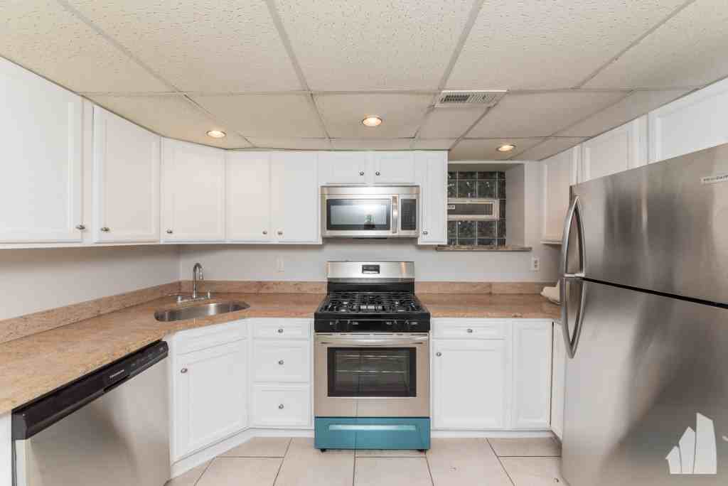 1944 N Bissell St #G - Photo 3 of 15