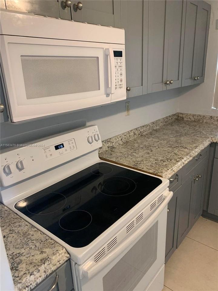 10690 Sw 146th St - Photo 2 of 8